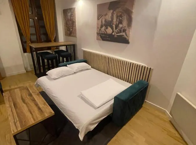 Sofie - Free Parking Place In The Garage